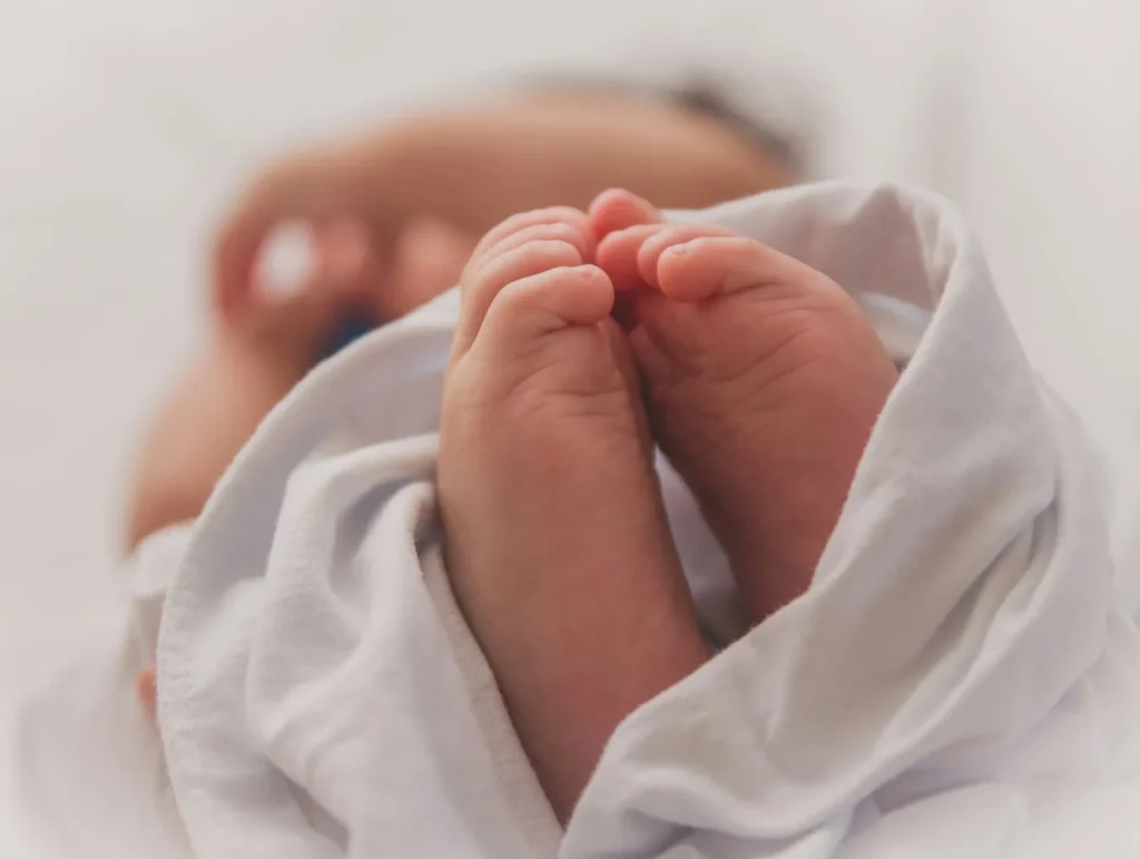 tiny baby feet during postpartum doula services